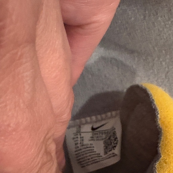 Nike Blazer Hightop Sneakers in White and Red - Picture 7 of 7